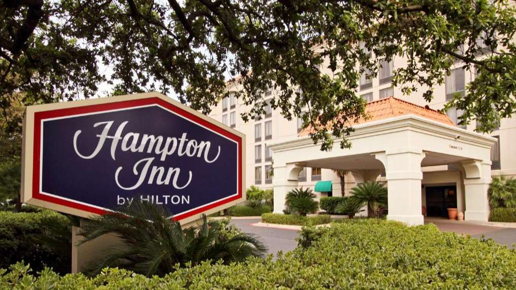 Hampton Inn AUS Airport Parking
