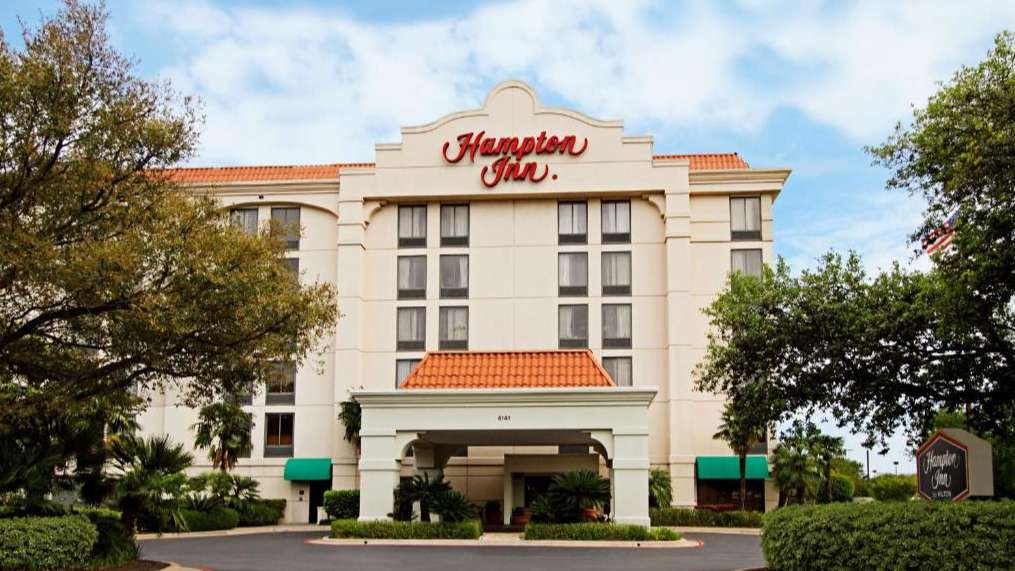 Hampton Inn AUS Airport Parking