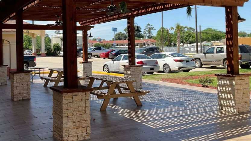 Days Inn by Wyndham IAH Airport Parking