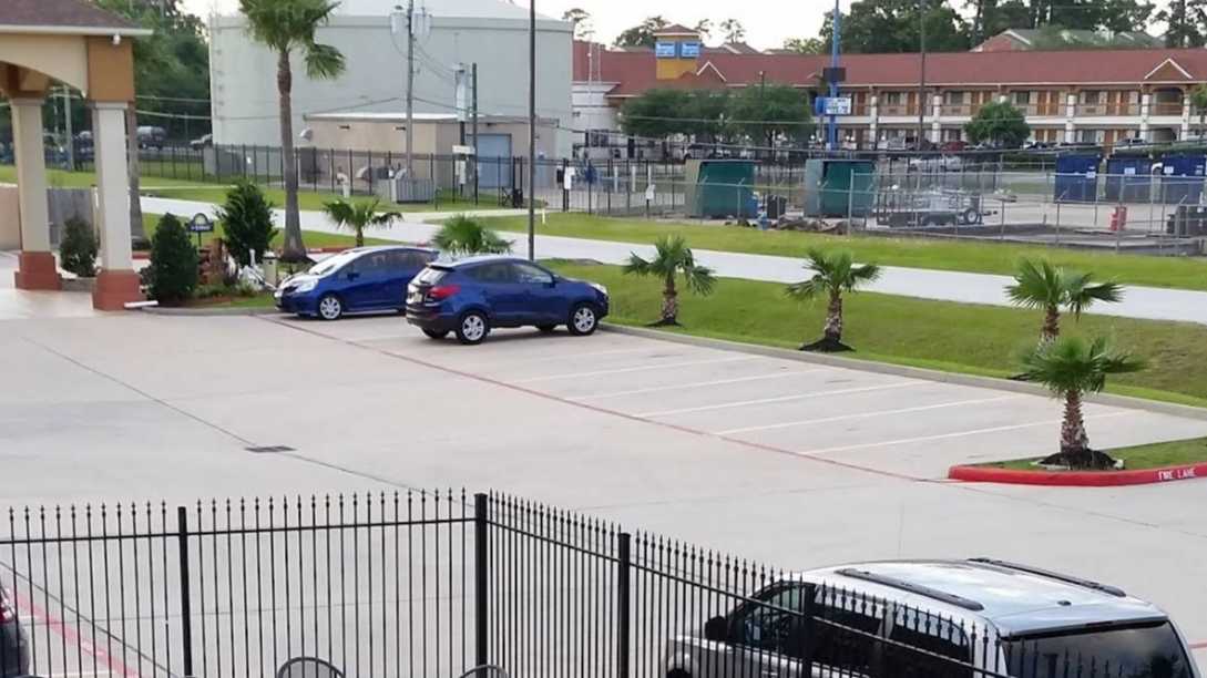 Days Inn by Wyndham IAH Airport Parking