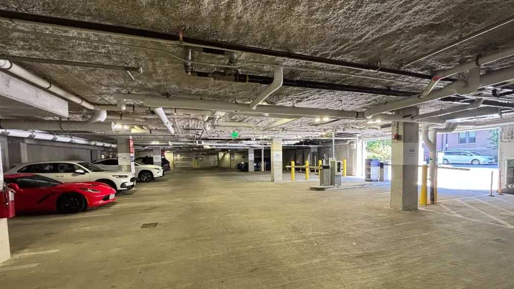 (M) Clippership Public Garage BOS Airport Parking