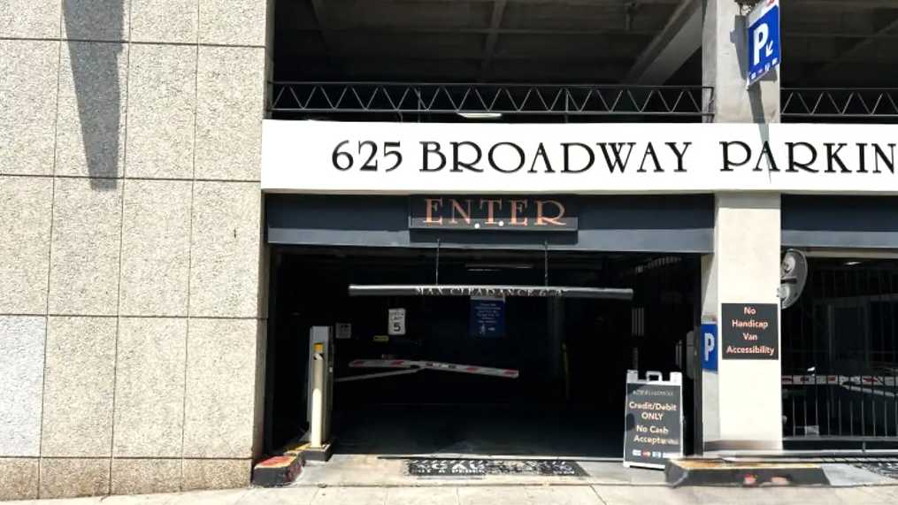 (M) 625 Broadway SAN Airport Parking