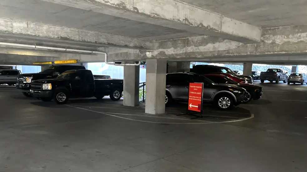 (M) BUS BARNS GARAGE BNA Airport Parking