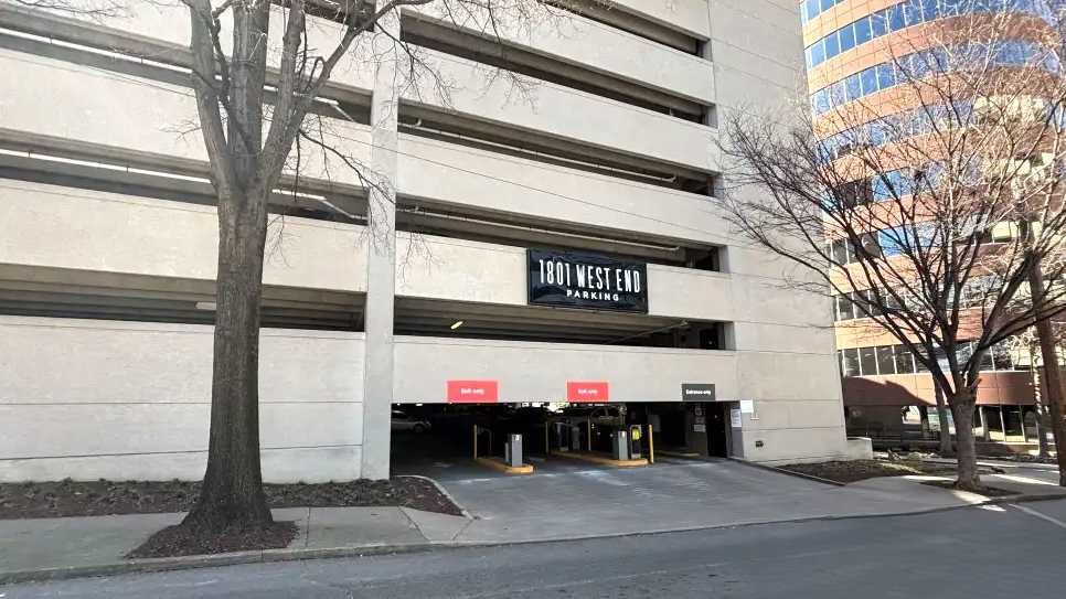 (M) PALMER PLAZA GARAGE BNA Airport Parking