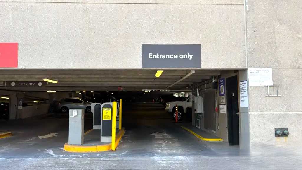 (M) PALMER PLAZA GARAGE BNA Airport Parking