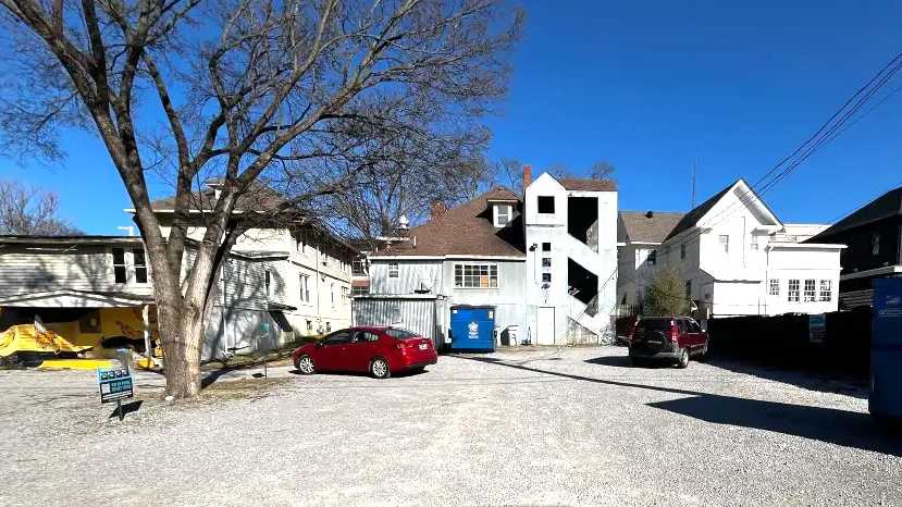 (M) BERSTEIN LOT BNA Airport Parking
