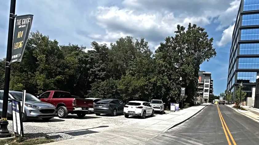 (M) HOPS LOT BNA Airport Parking
