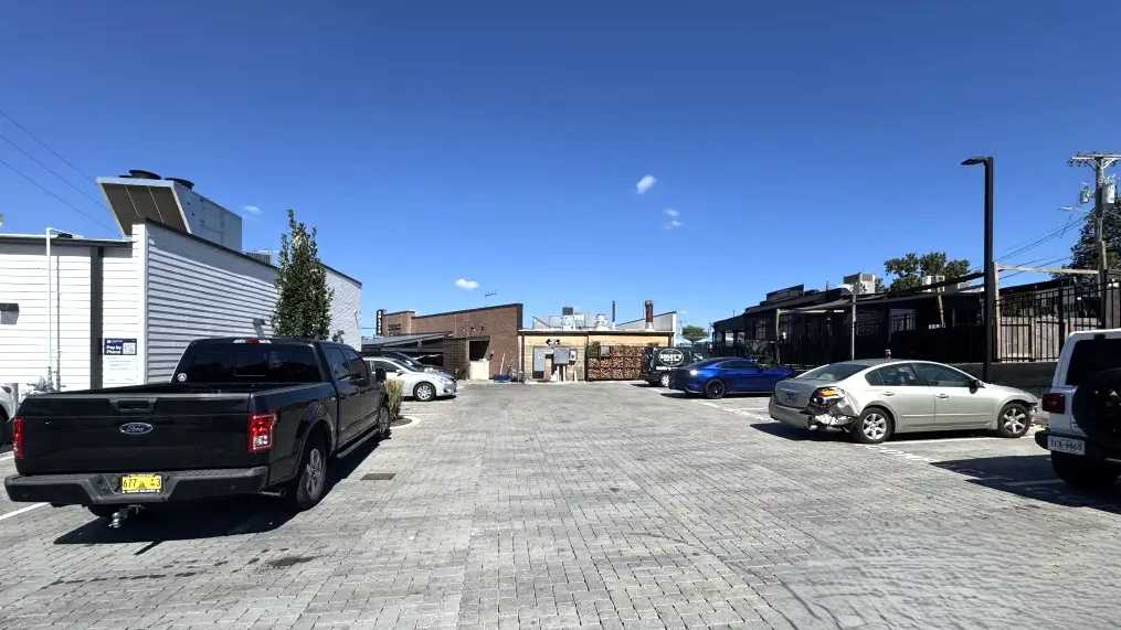 WOODLAND LOT BNA Airport Parking