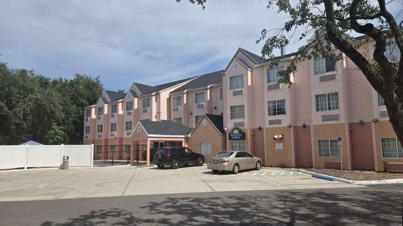 Days Inn & Suites by Wyndham TPA Airport Parking