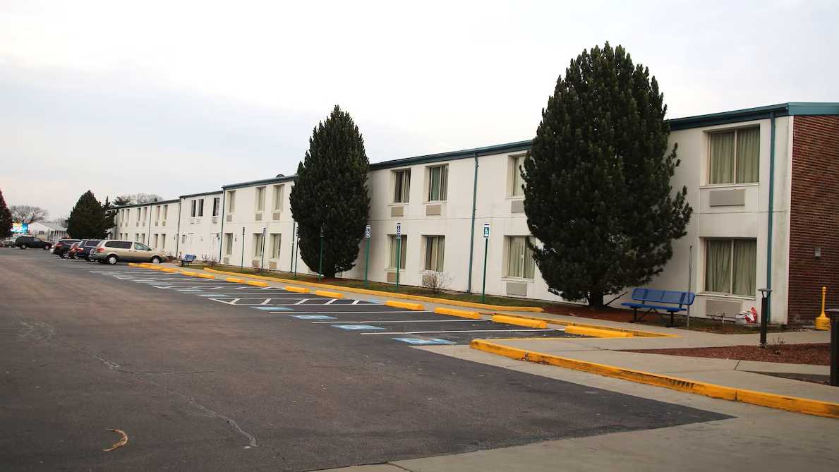 Motel 6 PVD Airport Parking