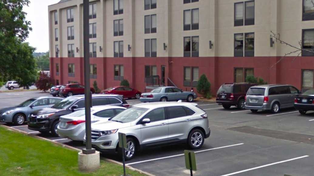 Hampton Inn STL Airport Parking
