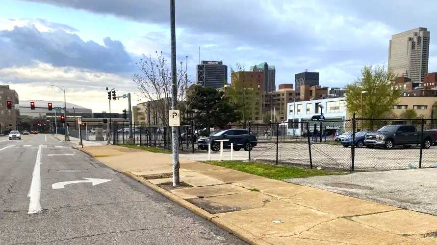 (M) MLK LOT STL Airport Parking
