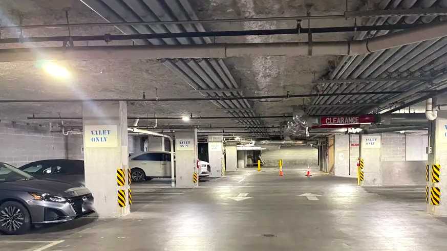 (M) HOTEL INDIGO AUS Airport Parking