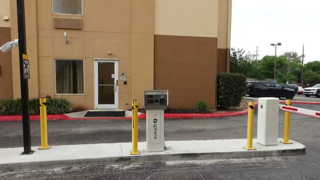 (M) COURTYARD MARRIOTT NORTH STAR MALL SAT Airport Parking