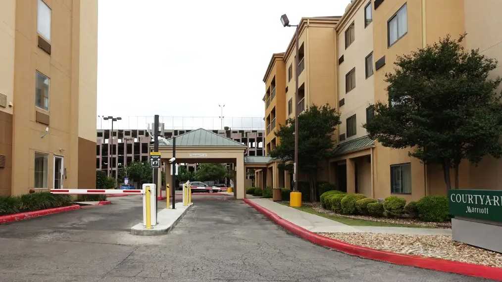 (M) COURTYARD MARRIOTT NORTH STAR MALL SAT Airport Parking