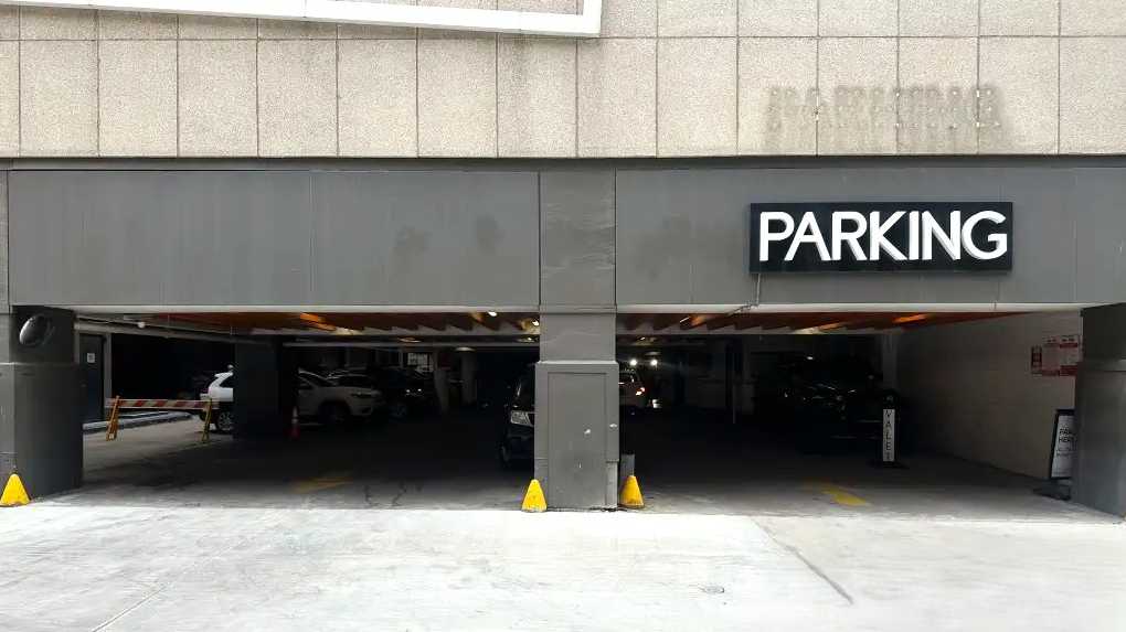 (M) MANOR HOUSE DAL Airport Parking