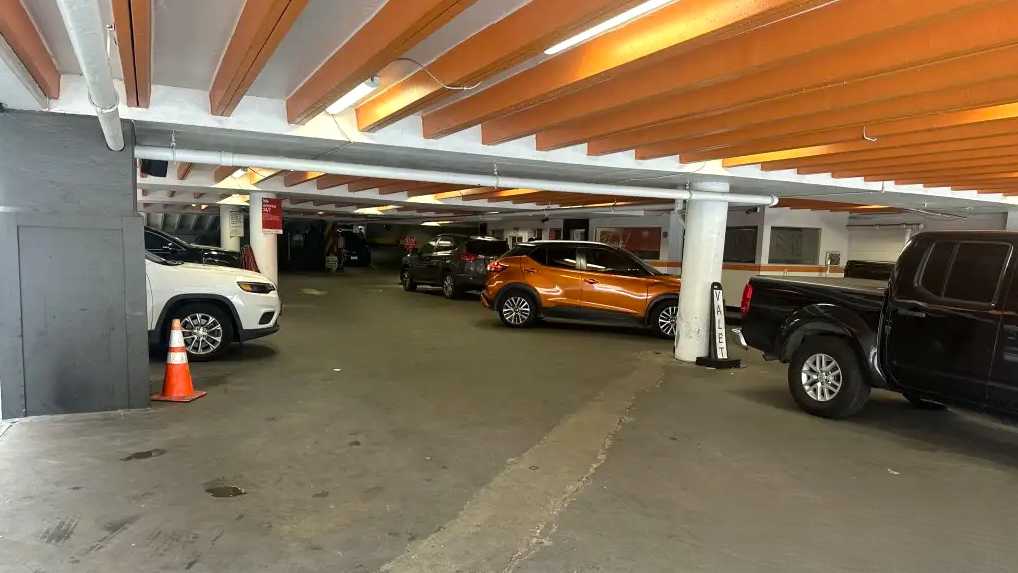 (M) MANOR HOUSE DAL Airport Parking