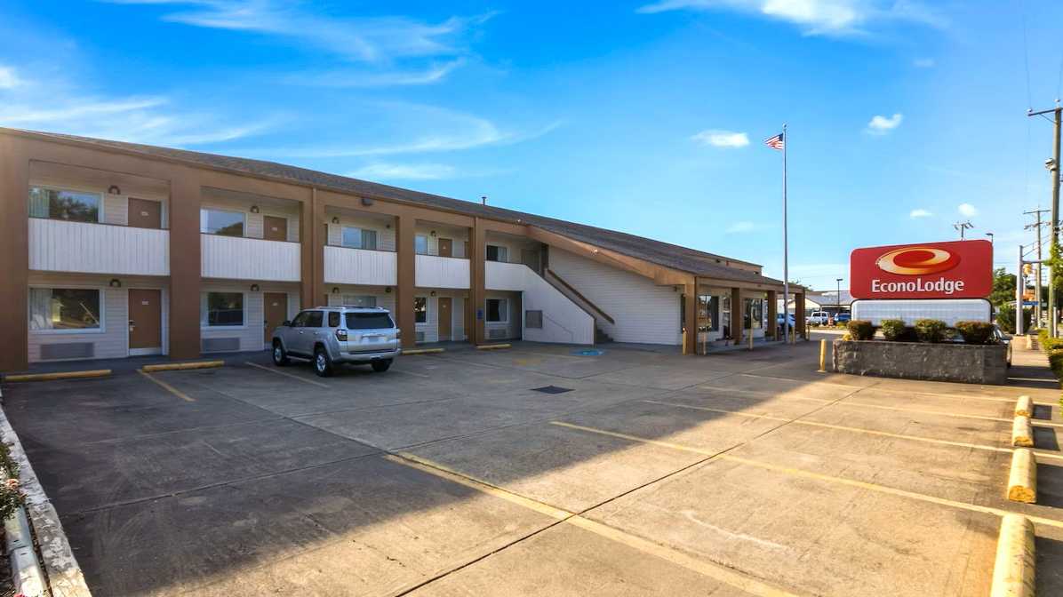 Econo Lodge ORF Airport Parking