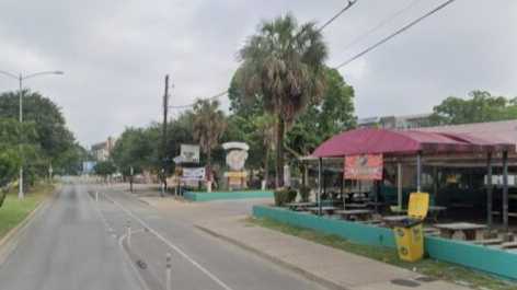 1628 Barton Springs AUS Airport Parking