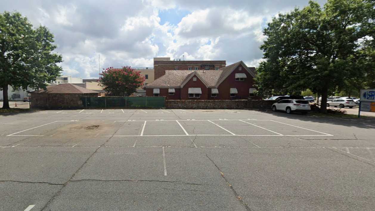 lot 115 LIT Airport Parking