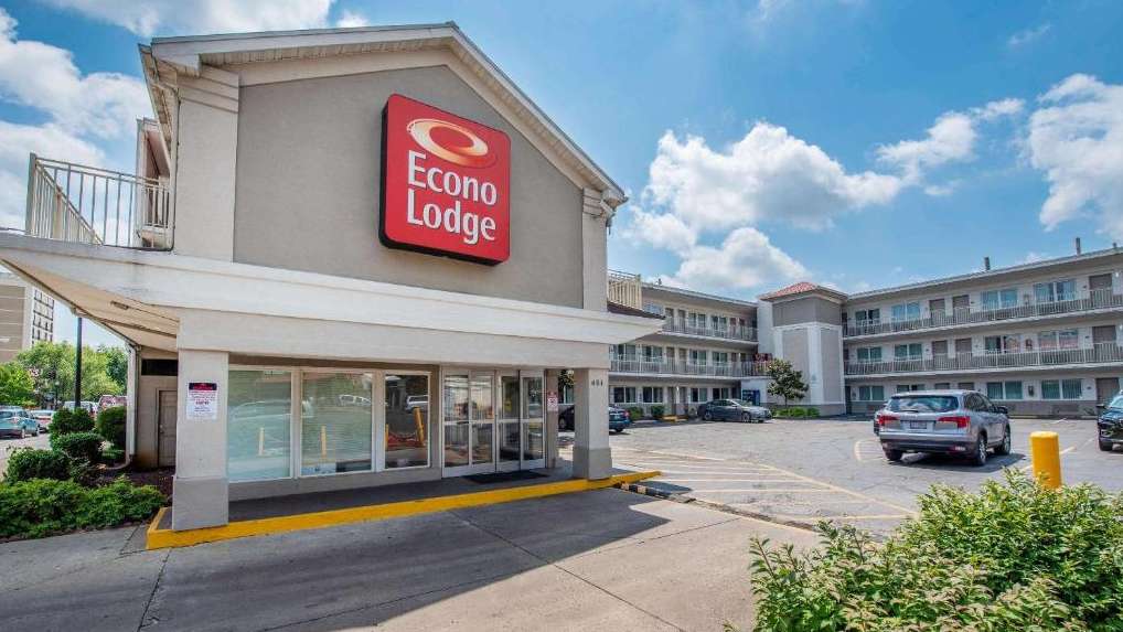 Econo Lodge SDF Airport Parking