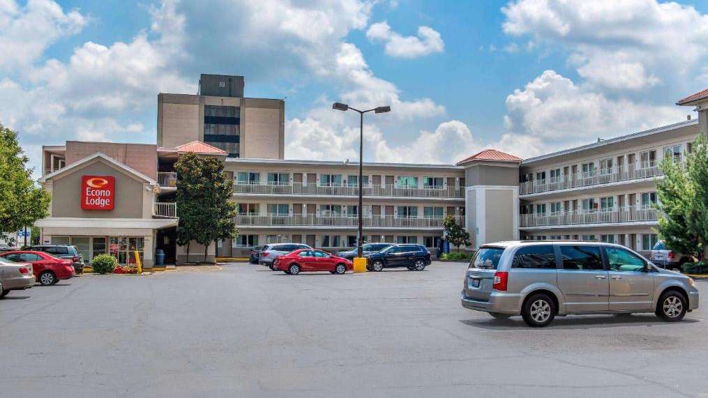 Econo Lodge SDF Airport Parking