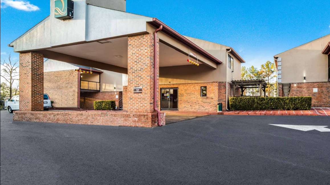 Quality Inn and Suites CAE Airport Parking