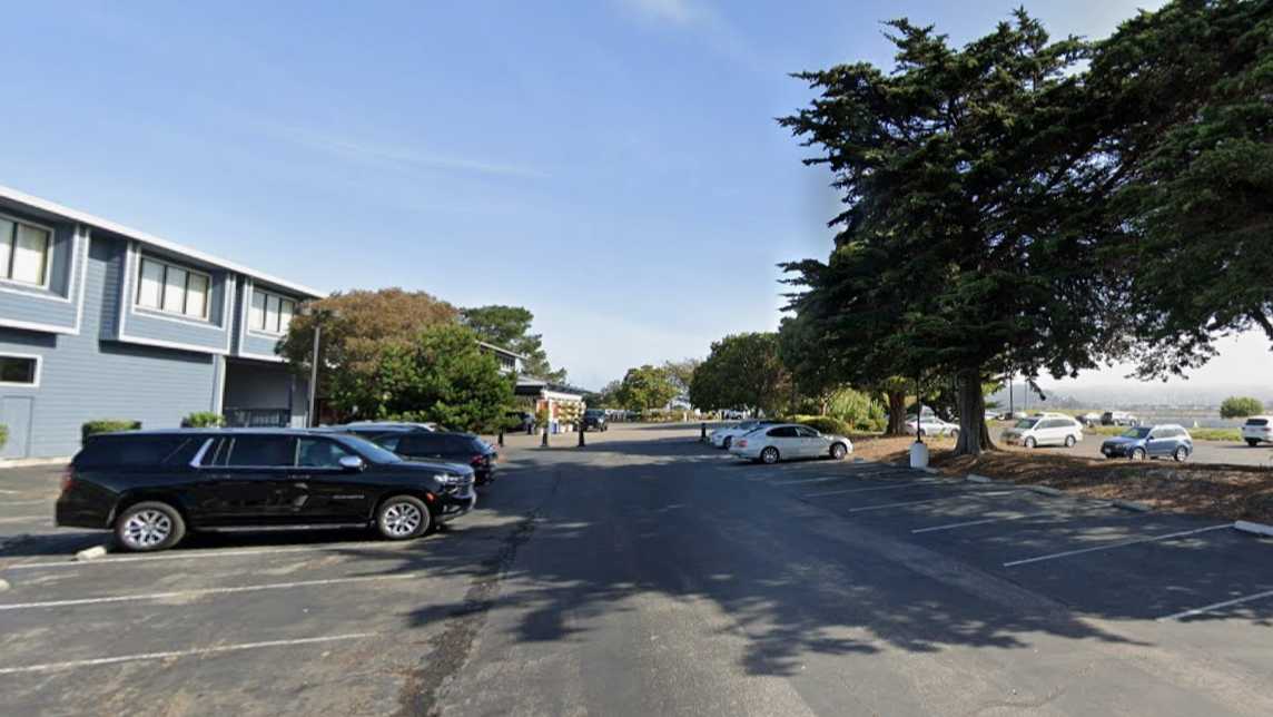 DoubleTree Berkeley OAK Airport Parking