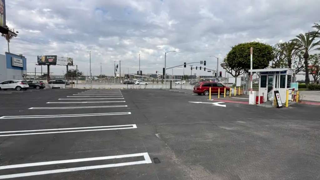 Century Boulevard Garage LAX Airport Parking
