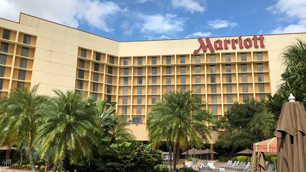Marriott Lakeside MCO Airport Parking