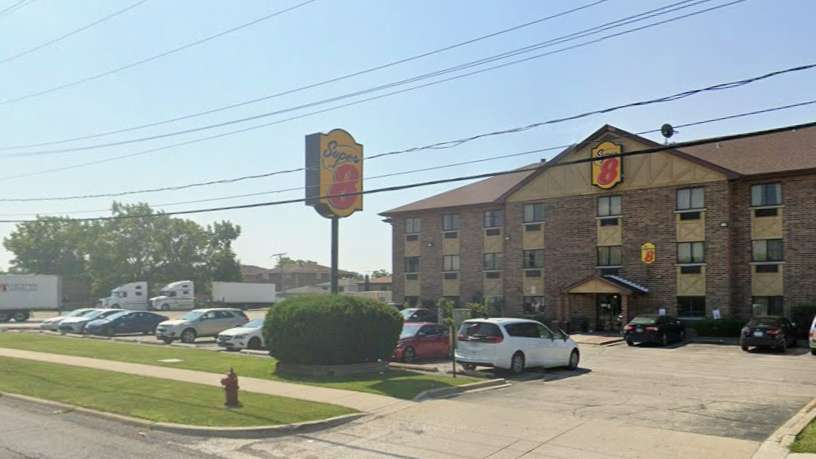 Super 8 by Wyndham MDW Airport Parking