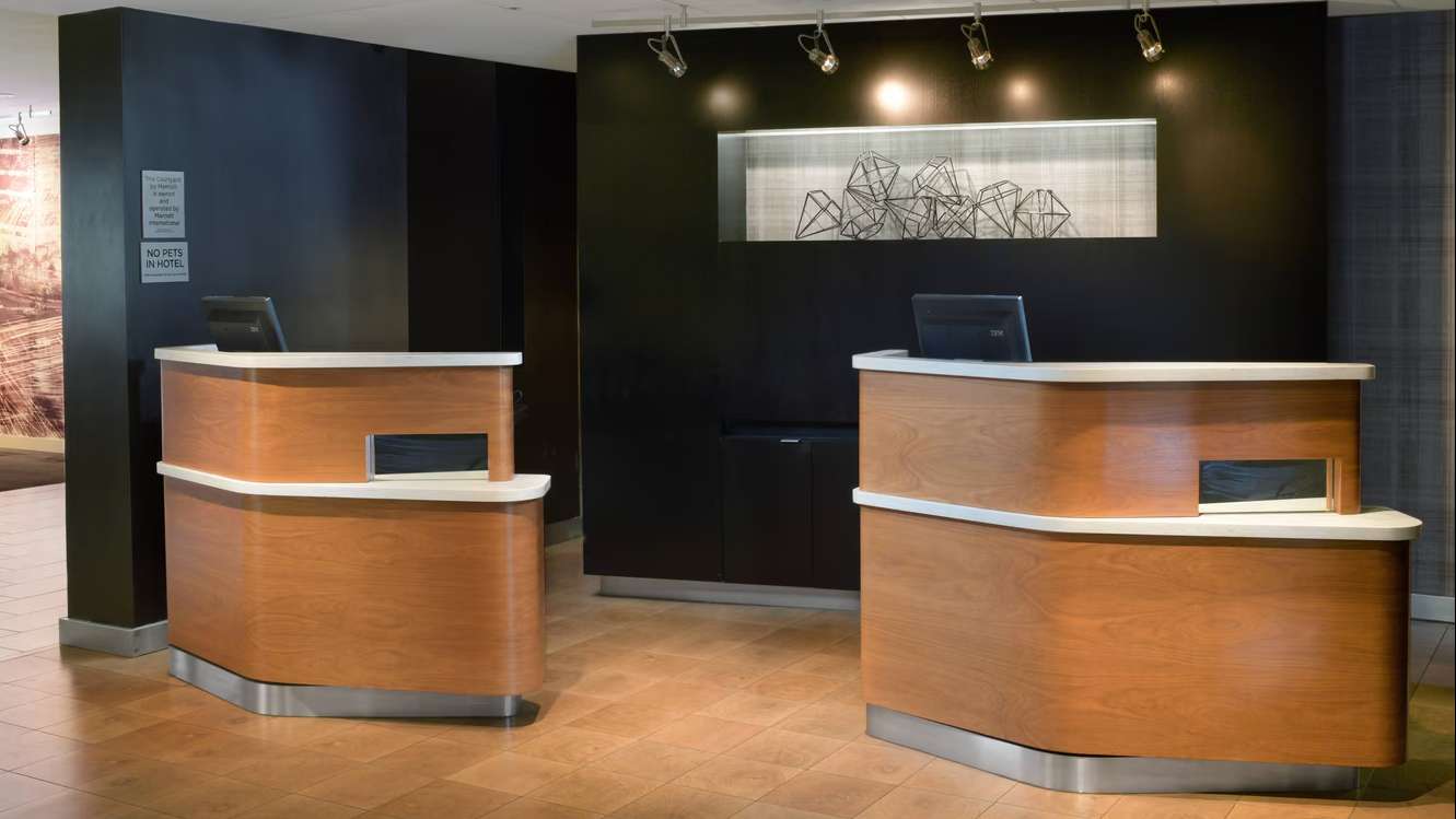 Courtyard by Marriott ABQ Airport Parking