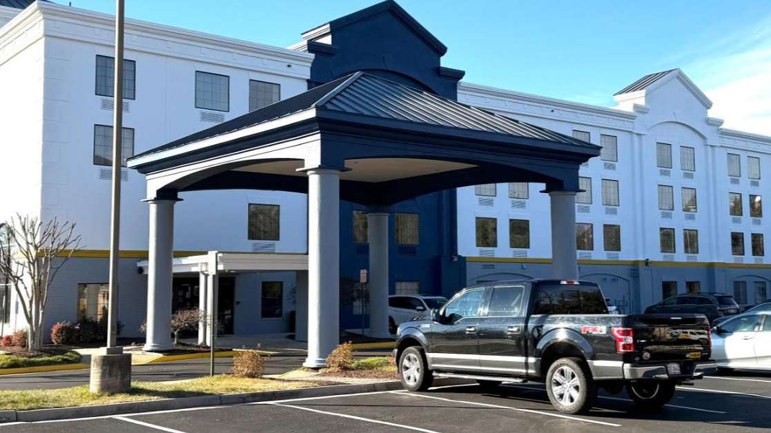 Comfort Suites IAD Airport Parking
