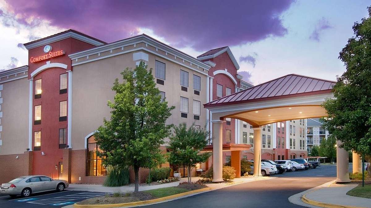 Comfort Suites IAD Airport Parking