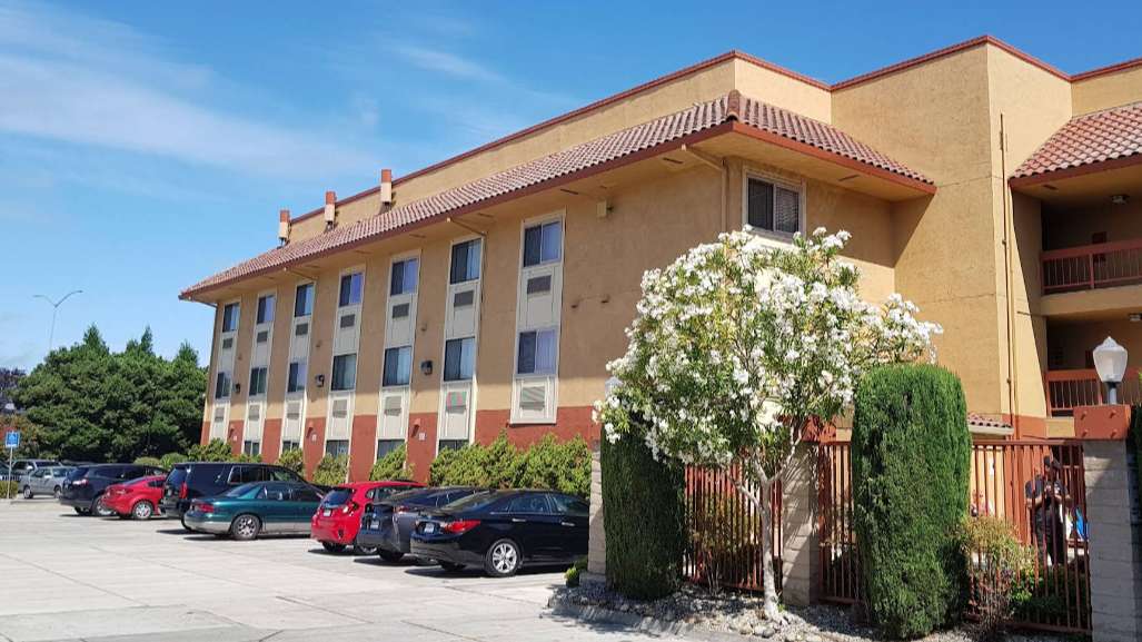 Best Western Plus Inn OAK Airport Parking