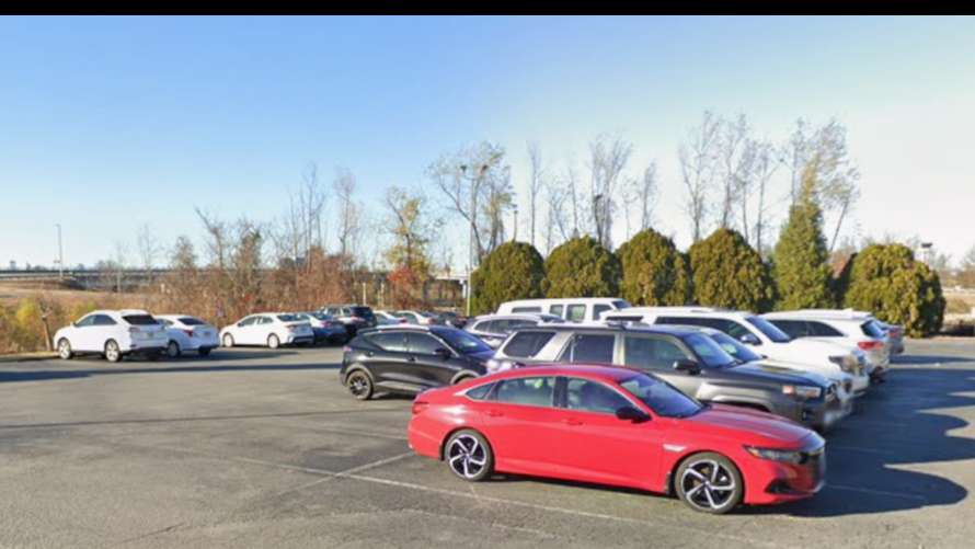 Holiday Inn Express LIT Airport Parking