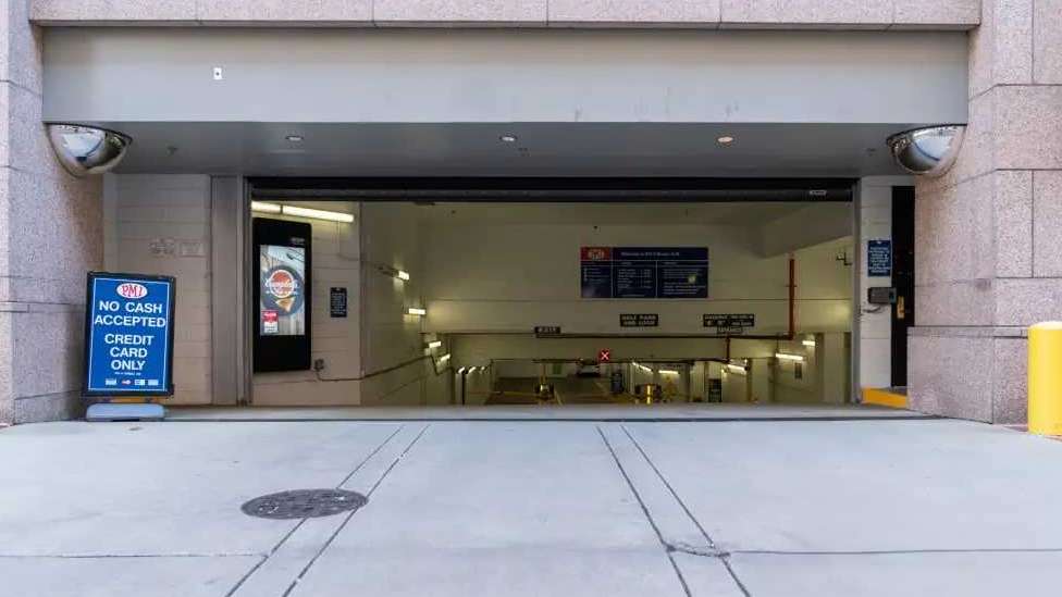 875 D St DCA Airport Parking