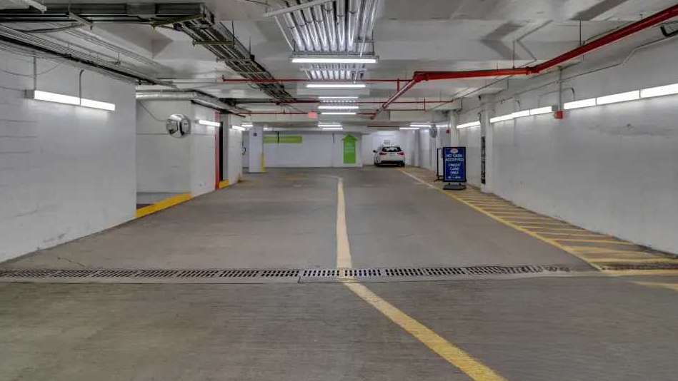 875 D St DCA Airport Parking