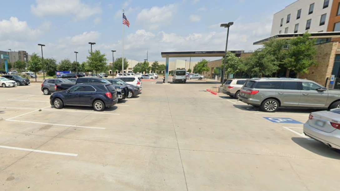 Hilton Garden Inn AUS Airport Parking