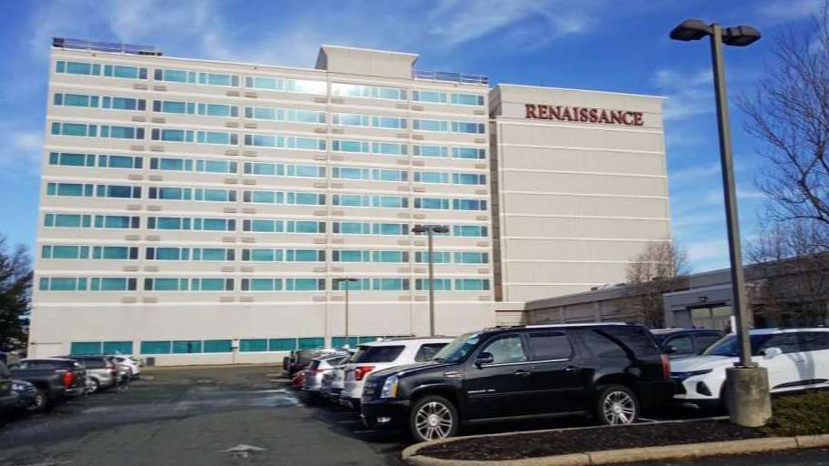 Renaissance EWR Airport Parking