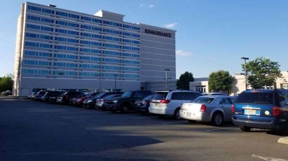 Renaissance EWR Airport Parking