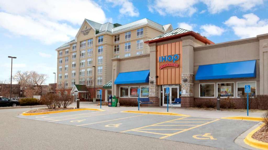 Country Inn & Suites by Radisson MSP Airport Parking