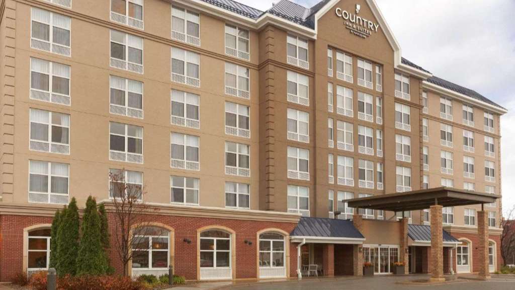 Country Inn & Suites by Radisson MSP Airport Parking