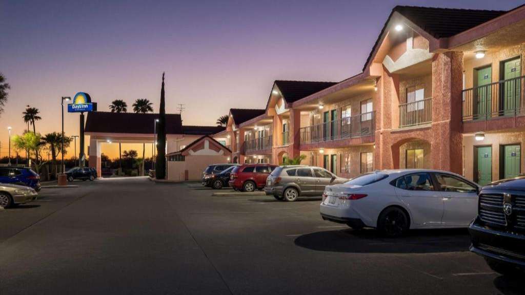 Days Inn by Wyndham TUS Airport Parking