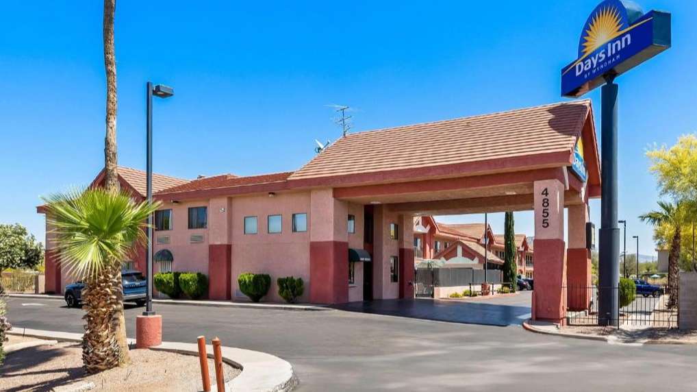 Days Inn by Wyndham TUS Airport Parking