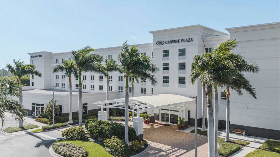 Crowne Plaza Ft. Myers Gulf Coast RSW Airport Parking