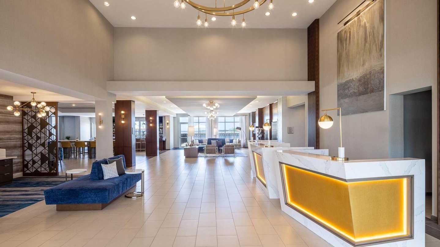 Crowne Plaza Ft. Myers Gulf Coast RSW Airport Parking