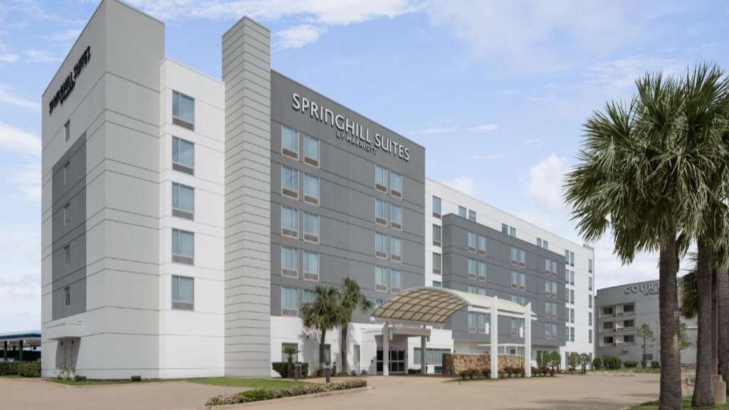 SpringHill Suites by Marriott IAH Airport Parking