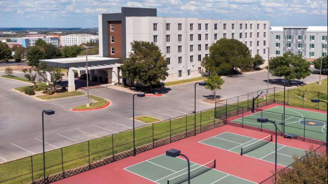 Hampton Inn & Suites AUS Airport Parking