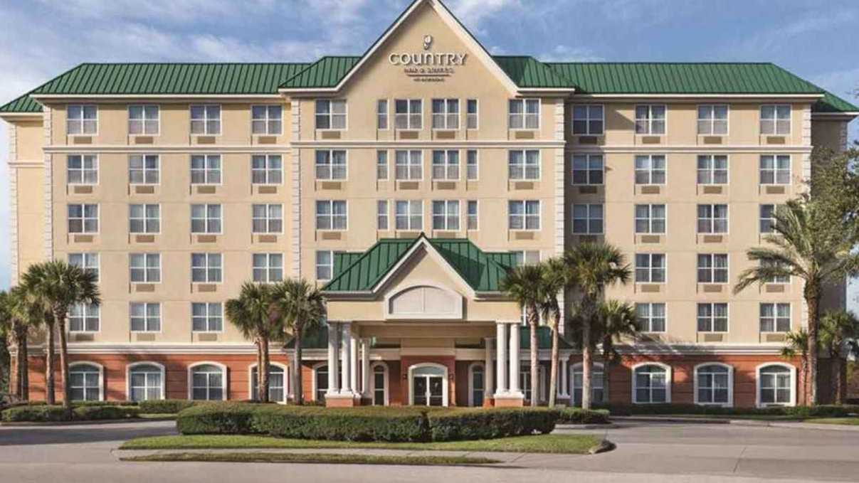 Country Inn & Suites by Radisson MCO Airport Parking
